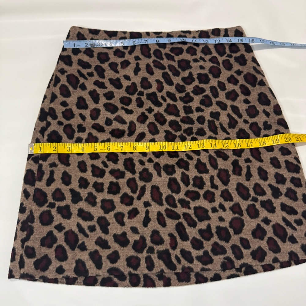 Ann Taylor Leopard Print Tan and Black Skirt wool blend in size 6 - Picture 8 of 10